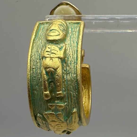 Vintage Green Verdis Gold Clip On Earrings Archeological Theme VTG - Picture 3 of 16